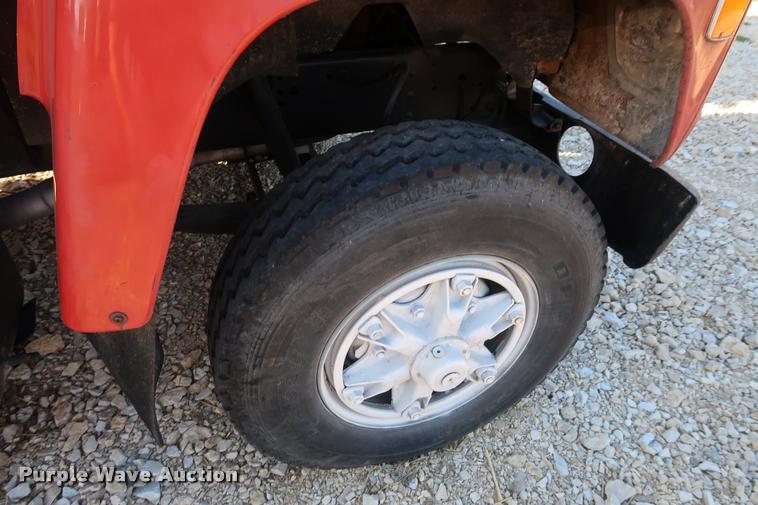 image for item DD1624 1985 Ford 8000 dump truck