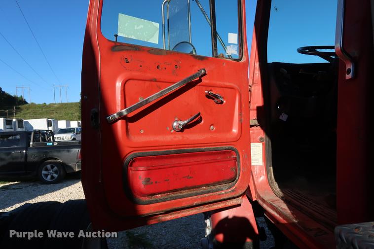 image for item DD1624 1985 Ford 8000 dump truck
