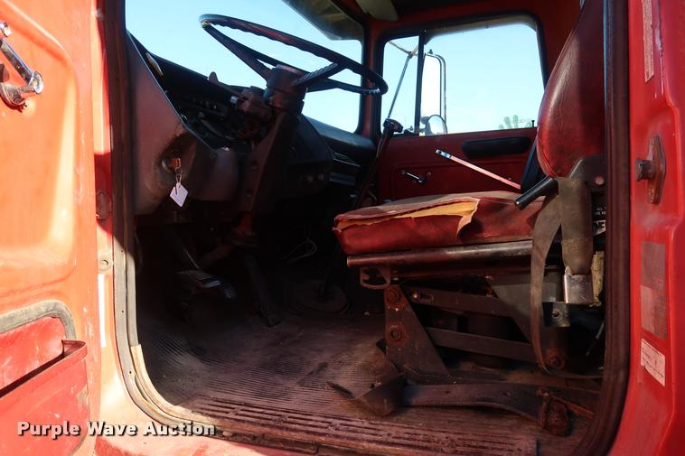 image for item DD1624 1985 Ford 8000 dump truck