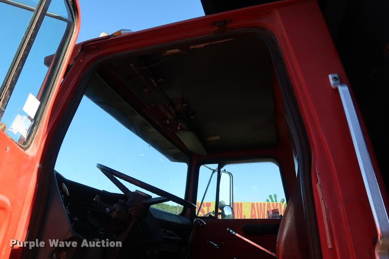 image for item DD1624 1985 Ford 8000 dump truck