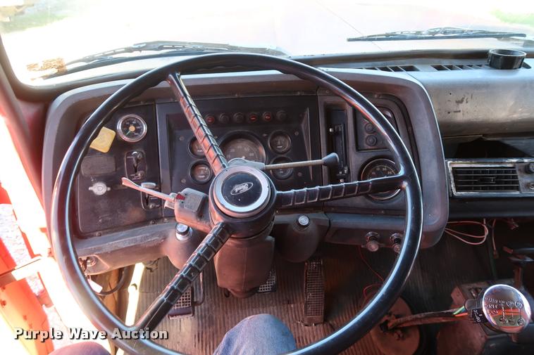 image for item DD1624 1985 Ford 8000 dump truck