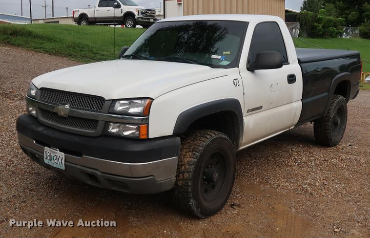 image for item DD1673 2003 Chevrolet 2500HD pickup truck