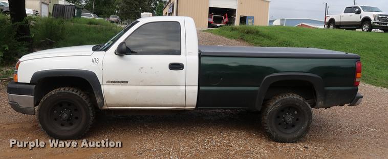 image for item DD1673 2003 Chevrolet 2500HD pickup truck