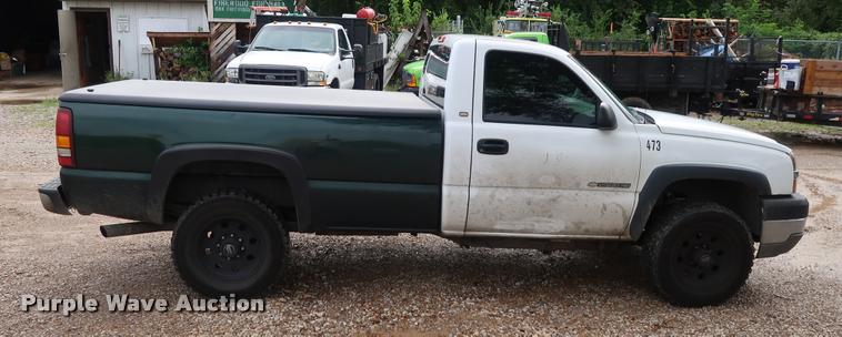 image for item DD1673 2003 Chevrolet 2500HD pickup truck