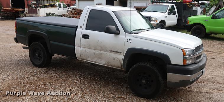 image for item DD1673 2003 Chevrolet 2500HD pickup truck