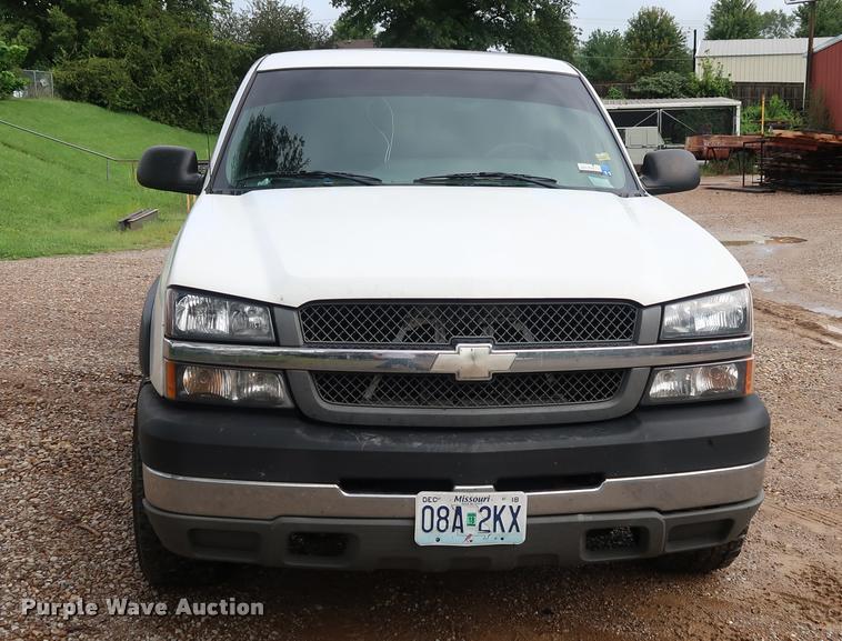 image for item DD1673 2003 Chevrolet 2500HD pickup truck