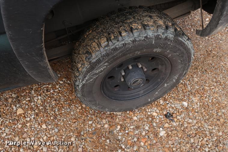 image for item DD1673 2003 Chevrolet 2500HD pickup truck