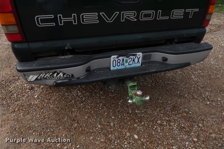 image for item DD1673 2003 Chevrolet 2500HD pickup truck