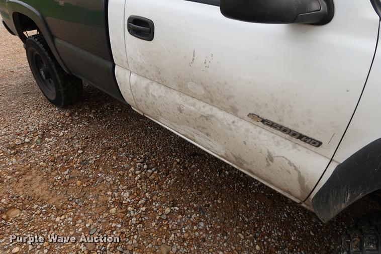 image for item DD1673 2003 Chevrolet 2500HD pickup truck