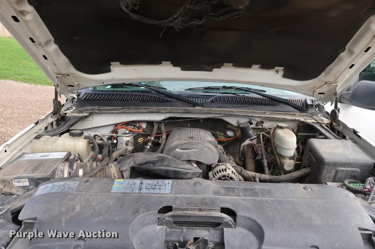 image for item DD1673 2003 Chevrolet 2500HD pickup truck