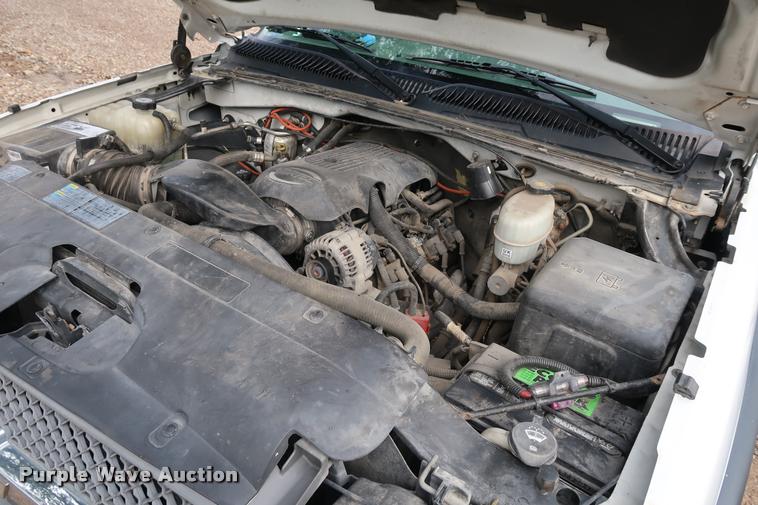 image for item DD1673 2003 Chevrolet 2500HD pickup truck