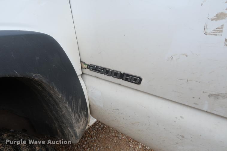 image for item DD1673 2003 Chevrolet 2500HD pickup truck