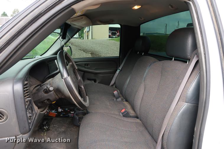 image for item DD1673 2003 Chevrolet 2500HD pickup truck