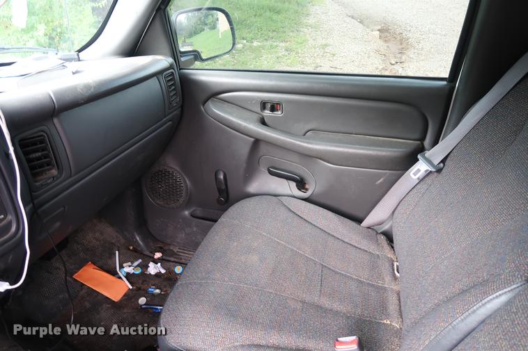 image for item DD1673 2003 Chevrolet 2500HD pickup truck