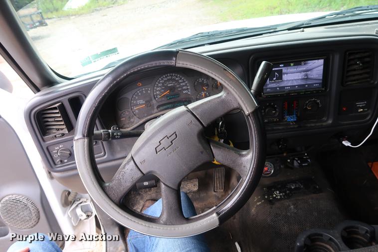 image for item DD1673 2003 Chevrolet 2500HD pickup truck
