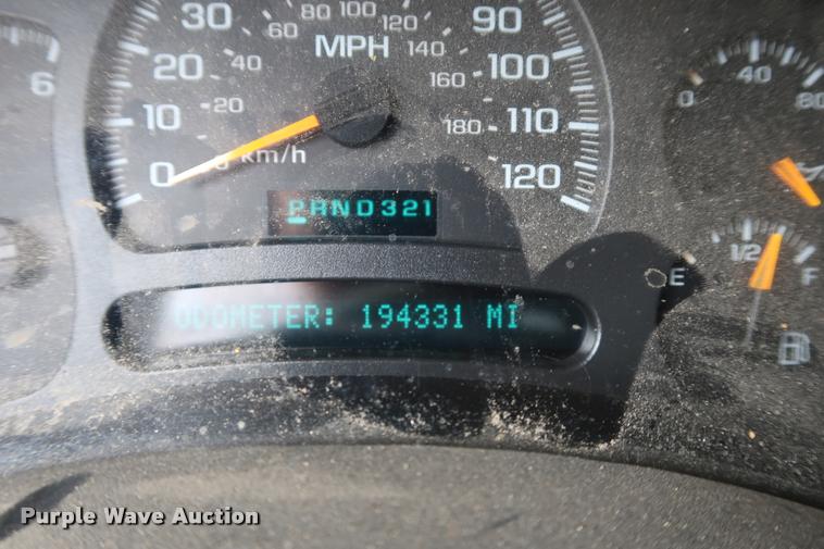 image for item DD1673 2003 Chevrolet 2500HD pickup truck