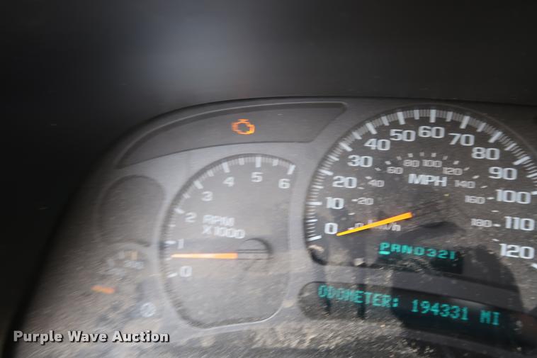 image for item DD1673 2003 Chevrolet 2500HD pickup truck