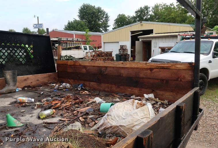 image for item DD1674 2001 Ford F350 Super Duty flatbed pickup truck