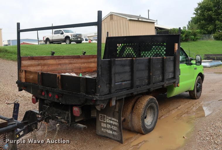 image for item DD1674 2001 Ford F350 Super Duty flatbed pickup truck