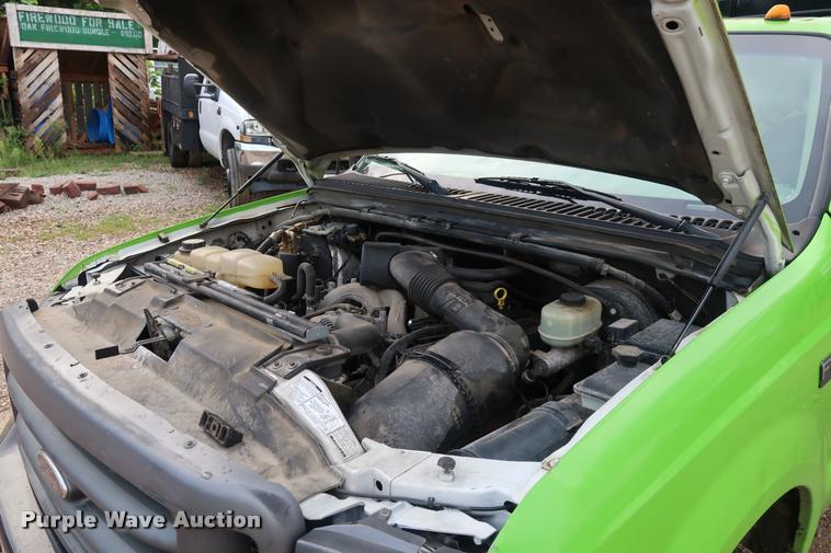 image for item DD1674 2001 Ford F350 Super Duty flatbed pickup truck