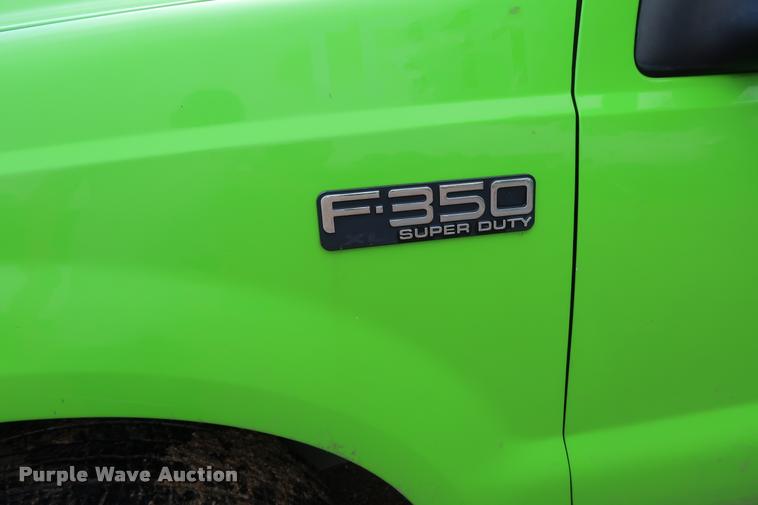 image for item DD1674 2001 Ford F350 Super Duty flatbed pickup truck