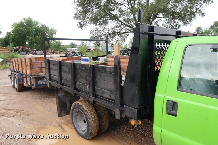 image for item DD1674 2001 Ford F350 Super Duty flatbed pickup truck