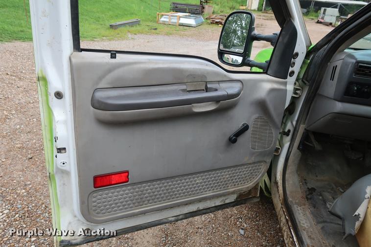 image for item DD1674 2001 Ford F350 Super Duty flatbed pickup truck