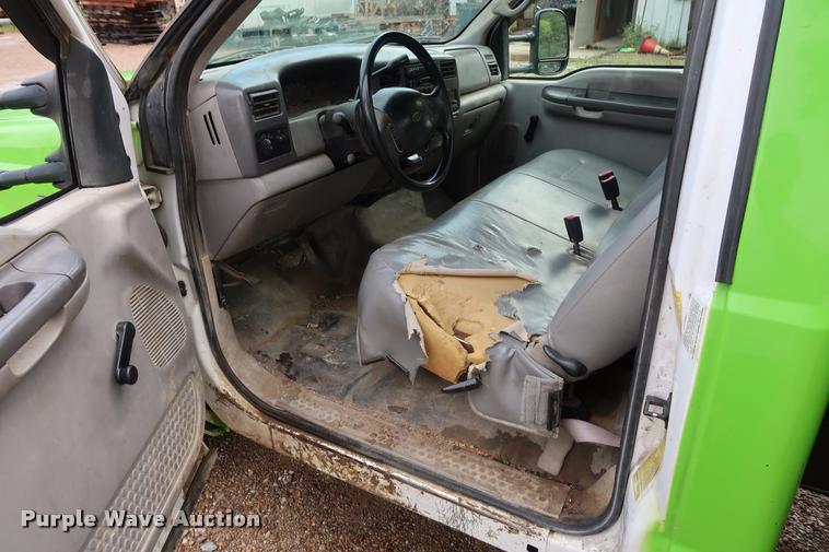 image for item DD1674 2001 Ford F350 Super Duty flatbed pickup truck