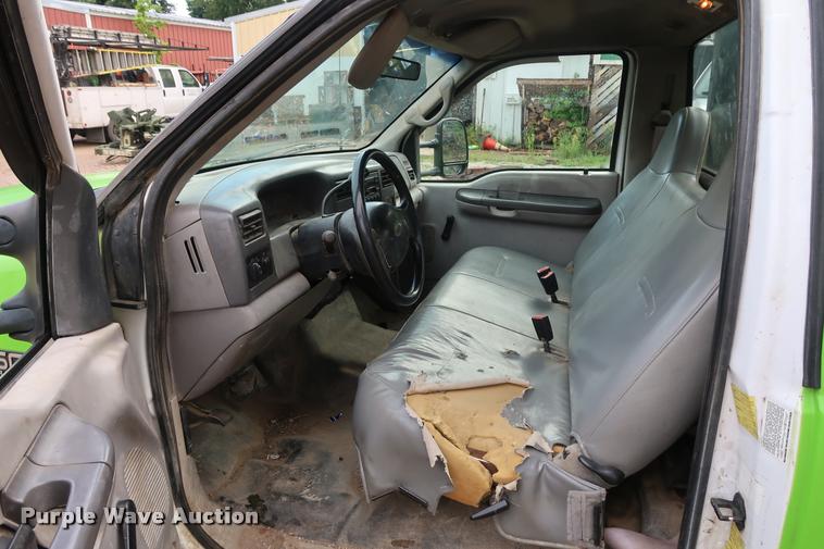 image for item DD1674 2001 Ford F350 Super Duty flatbed pickup truck