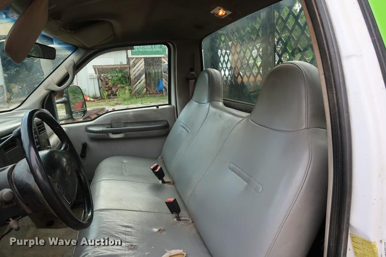 image for item DD1674 2001 Ford F350 Super Duty flatbed pickup truck