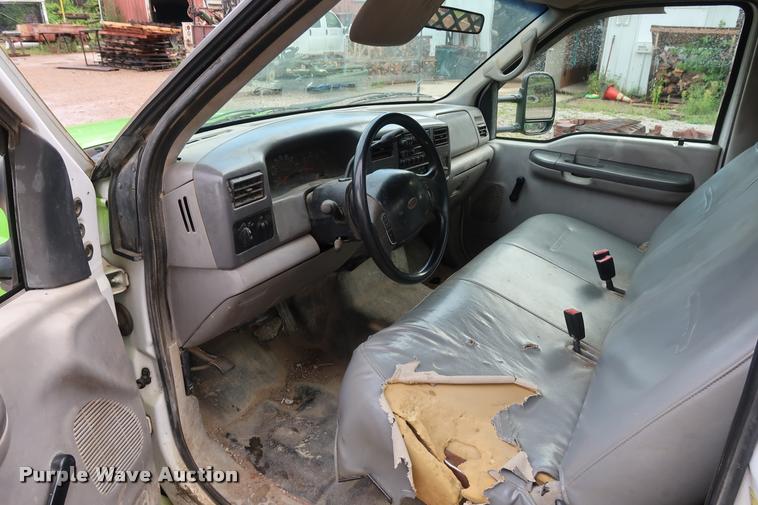 image for item DD1674 2001 Ford F350 Super Duty flatbed pickup truck