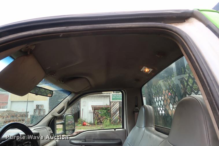 image for item DD1674 2001 Ford F350 Super Duty flatbed pickup truck