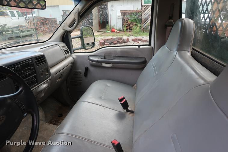 image for item DD1674 2001 Ford F350 Super Duty flatbed pickup truck