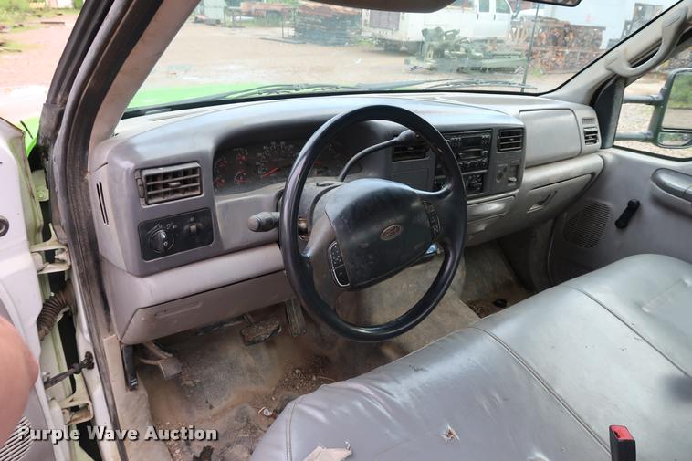 image for item DD1674 2001 Ford F350 Super Duty flatbed pickup truck