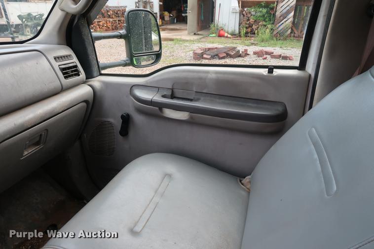 image for item DD1674 2001 Ford F350 Super Duty flatbed pickup truck