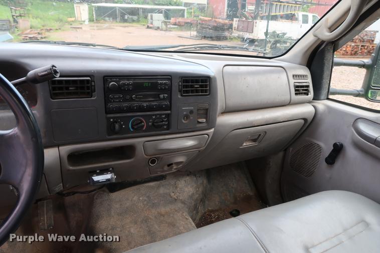 image for item DD1674 2001 Ford F350 Super Duty flatbed pickup truck