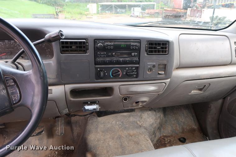 image for item DD1674 2001 Ford F350 Super Duty flatbed pickup truck