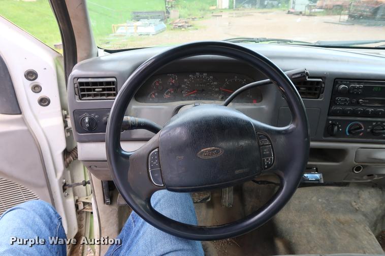 image for item DD1674 2001 Ford F350 Super Duty flatbed pickup truck