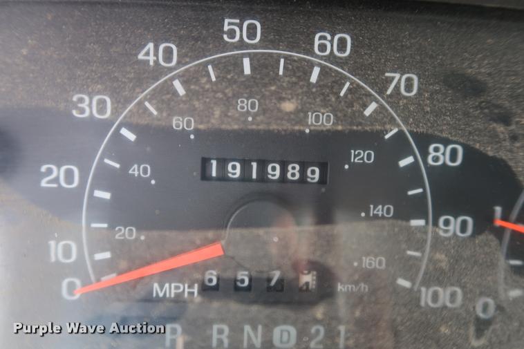 image for item DD1674 2001 Ford F350 Super Duty flatbed pickup truck