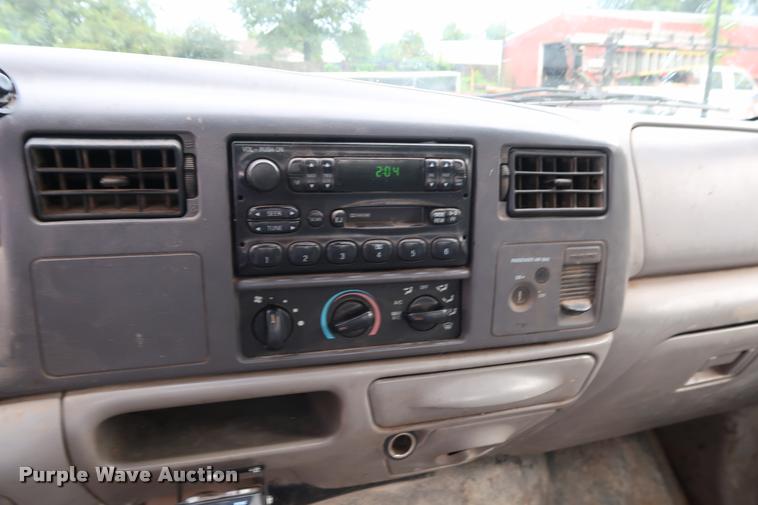 image for item DD1674 2001 Ford F350 Super Duty flatbed pickup truck