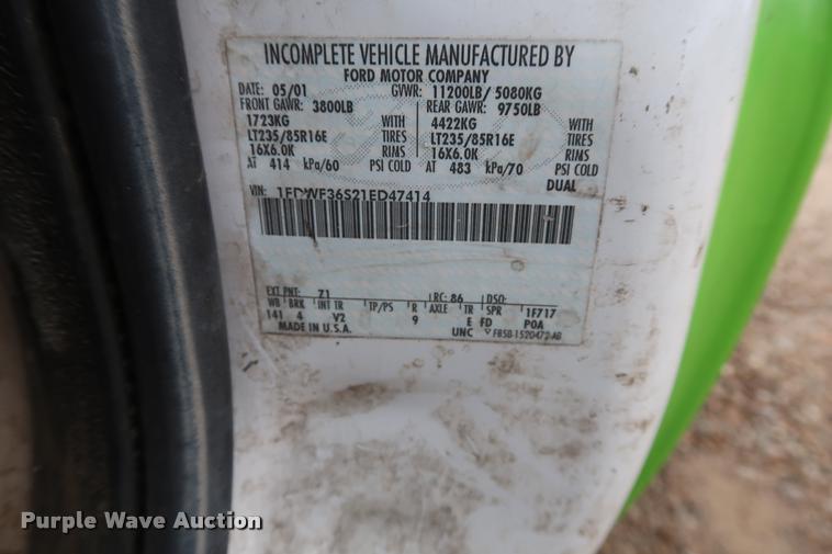 image for item DD1674 2001 Ford F350 Super Duty flatbed pickup truck