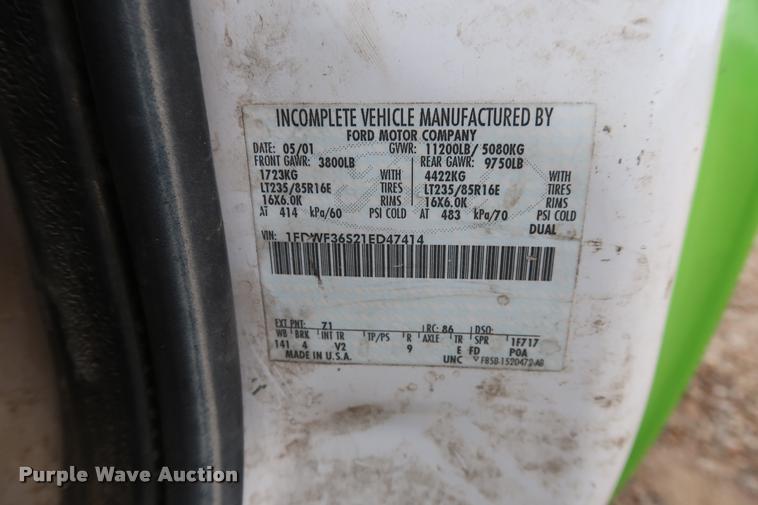 image for item DD1674 2001 Ford F350 Super Duty flatbed pickup truck