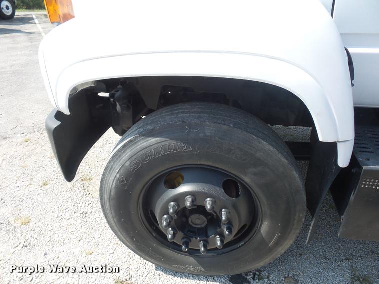 image for item DD2425 1997 GMC C7H042 flatbed pickup truck