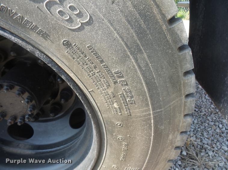 image for item DD2425 1997 GMC C7H042 flatbed pickup truck