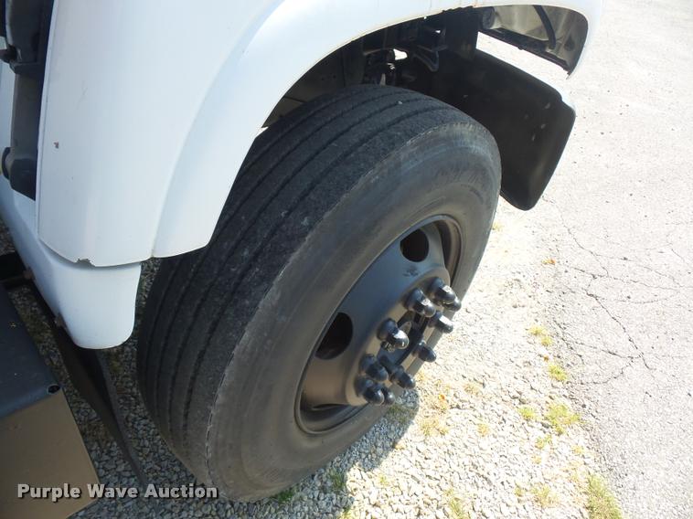 image for item DD2425 1997 GMC C7H042 flatbed pickup truck