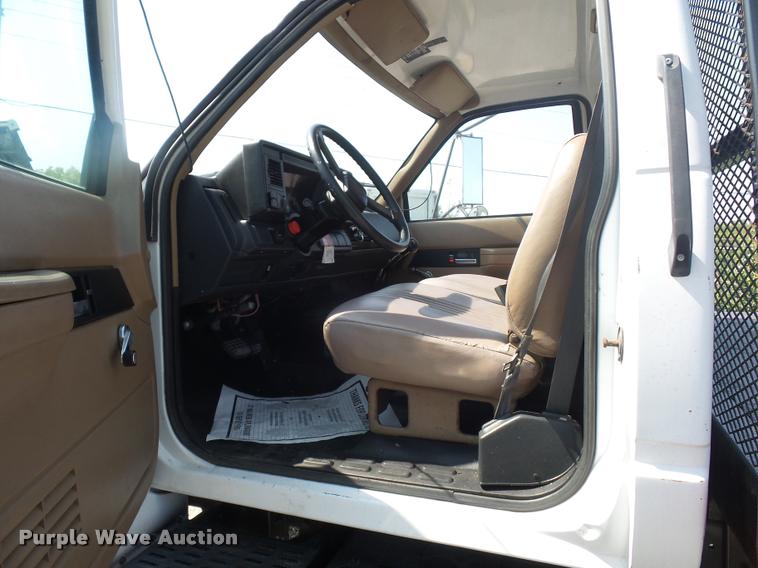 image for item DD2425 1997 GMC C7H042 flatbed pickup truck