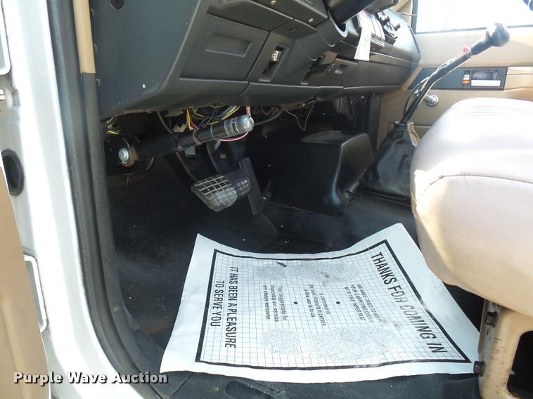 image for item DD2425 1997 GMC C7H042 flatbed pickup truck