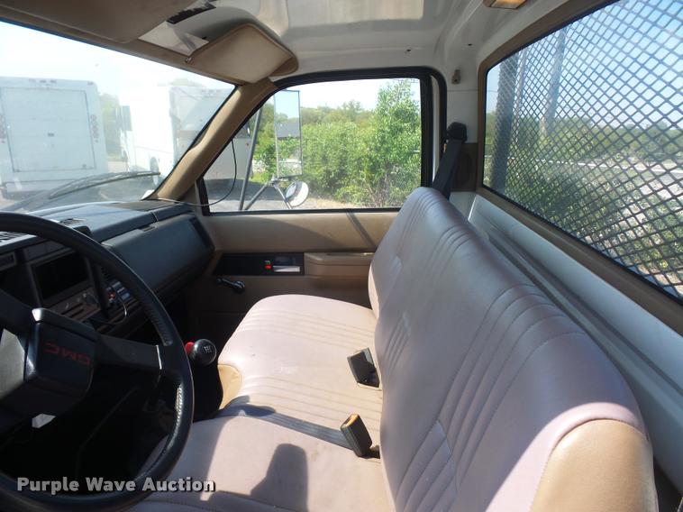 image for item DD2425 1997 GMC C7H042 flatbed pickup truck