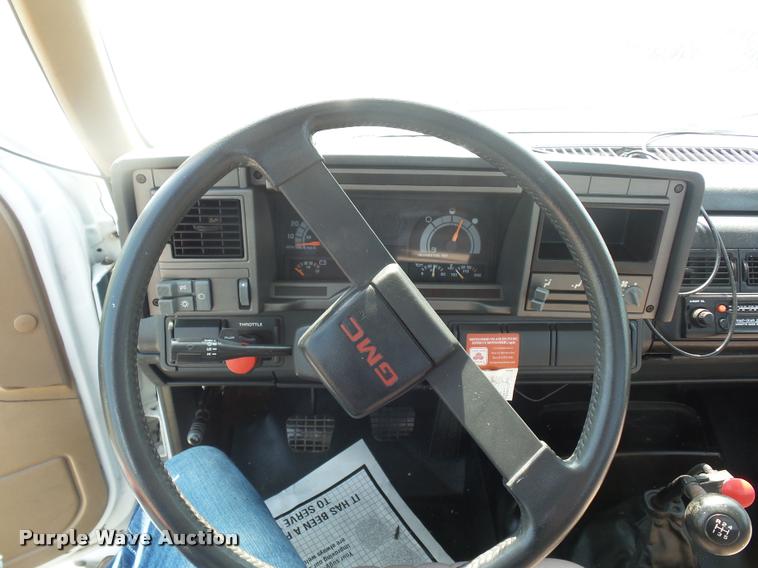 image for item DD2425 1997 GMC C7H042 flatbed pickup truck