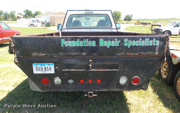 image for item DH9377 2001 Ford F350 Super Duty flatbed pickup truck